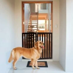 COSTWAY Cancello Pieghevole Per Cani Con 4 Pannelli, Cancello Di Legno Per Animali Domestici Con Cuscinetti Antiscivolo, Barriera Espandibile Per Porte D’Ingresso Corridoi Scale (Marrone 2 Pannelli) -Cibi per cani in Italia 50652594 2