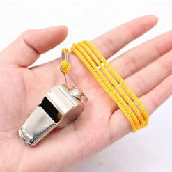 Set Di 2 Fischietti Sportivi In Acciaio Inossidabile Con Cordino, Fischietti Dal Suono Forte E Nitido Perfetti Per Allenatori, Arbitri E Funzionari. -Cibi per cani in Italia 86168192 3