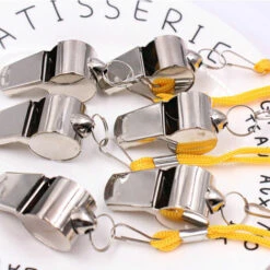 Set Di 2 Fischietti Sportivi In Acciaio Inossidabile Con Cordino, Fischietti Dal Suono Forte E Nitido Perfetti Per Allenatori, Arbitri E Funzionari. -Cibi per cani in Italia 86168192 4